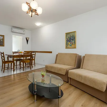 Appartement Nika Pula